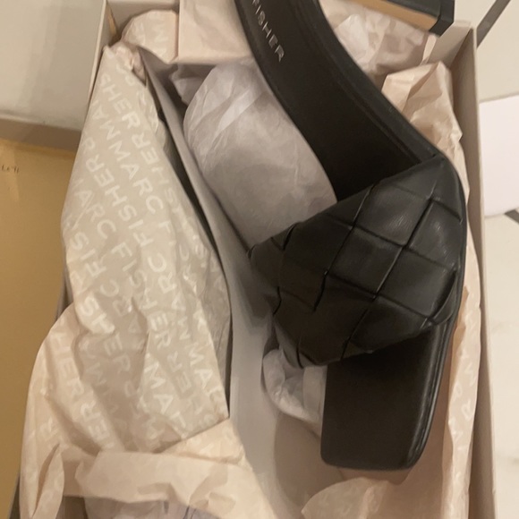 NIB Marc Fisher Womens Darasa Black Woven braided Slip On square toe sandal - Picture 2 of 7